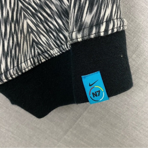 Nike N7 Short Sleeve Hoodie Patterned Kangaroo Pocket - Picture 6 of 11